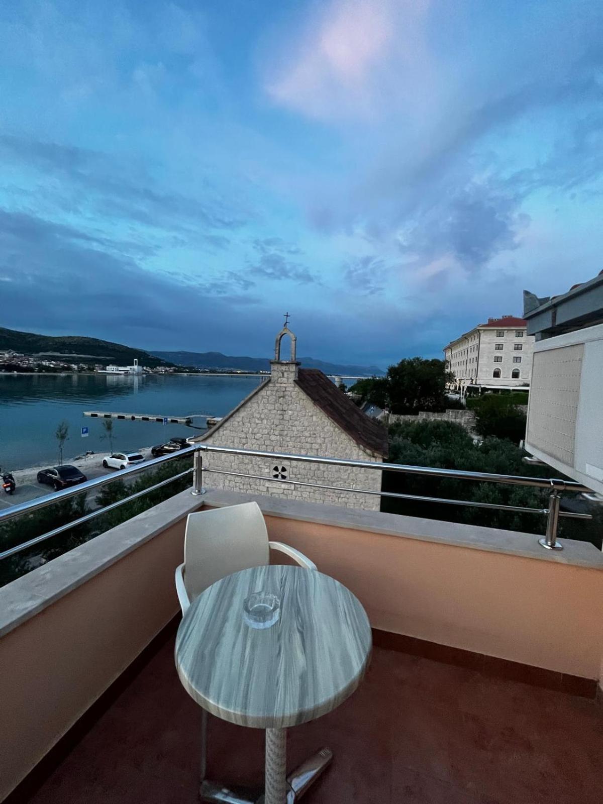 Apartments Kapetanovi Dvori Трогир Экстерьер фото